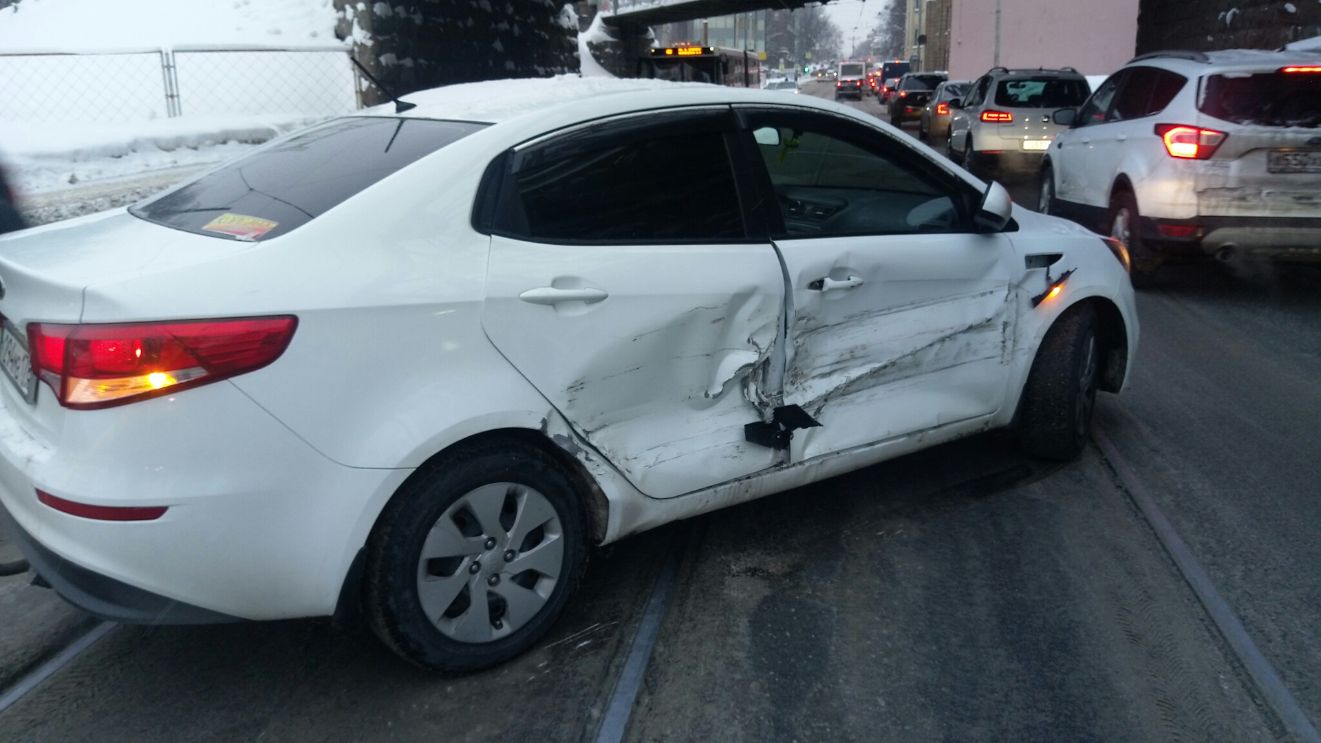Повреждения автомобиля после ДТП